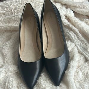 Cole Haan never worn Size 11  Black pumps leather